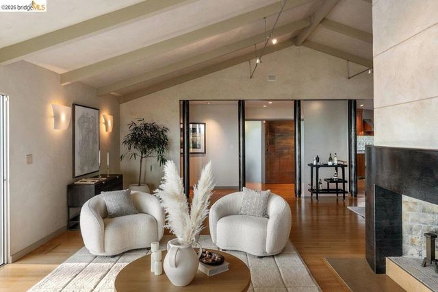 12131 Skyline Blvd, Oakland, CA 94619