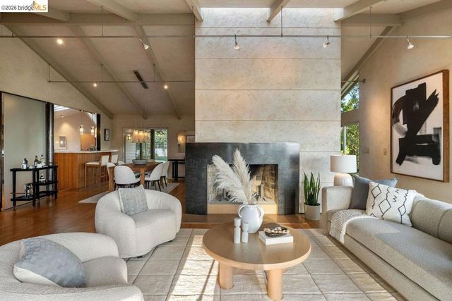 12131 Skyline Blvd, Oakland, CA 94619