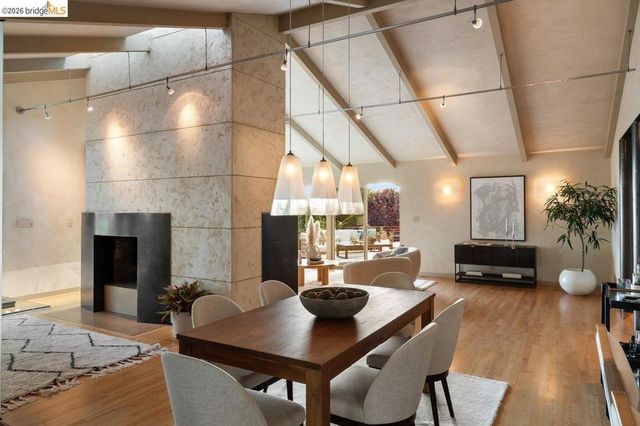 12131 Skyline Blvd, Oakland, CA 94619