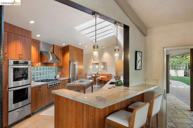 12131 Skyline Blvd, Oakland, CA 94619