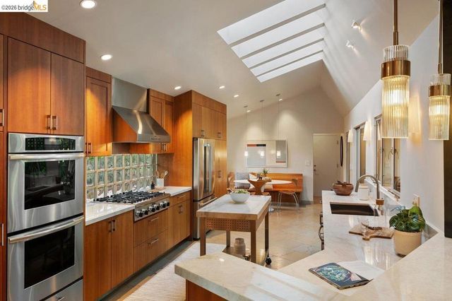 12131 Skyline Blvd, Oakland, CA 94619