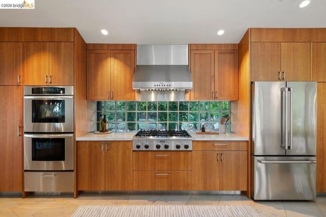 12131 Skyline Blvd, Oakland, CA 94619