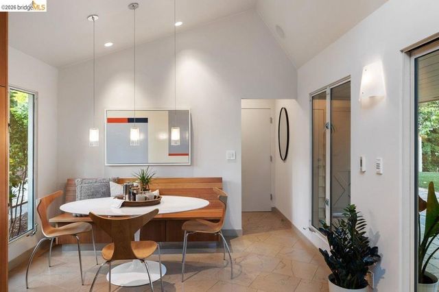 12131 Skyline Blvd, Oakland, CA 94619