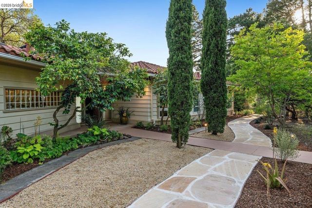 12131 Skyline Blvd, Oakland, CA 94619