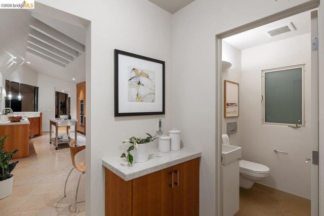 12131 Skyline Blvd, Oakland, CA 94619