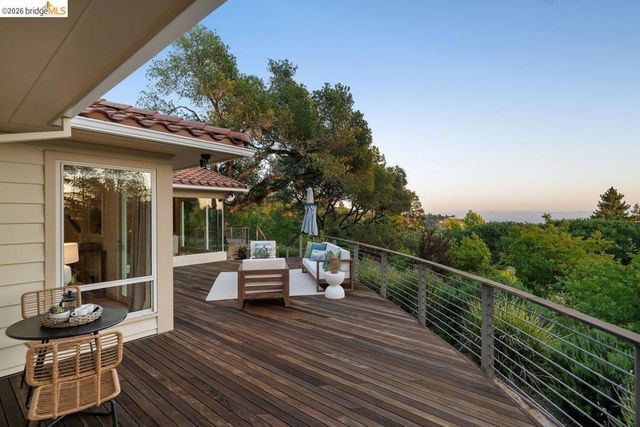 12131 Skyline Blvd, Oakland, CA 94619