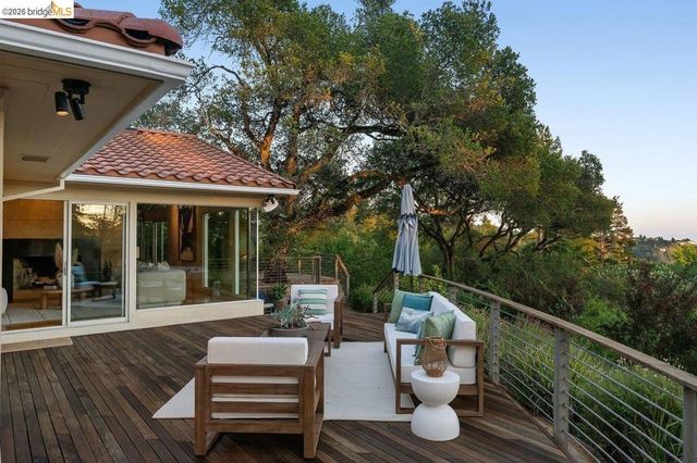 12131 Skyline Blvd, Oakland, CA 94619
