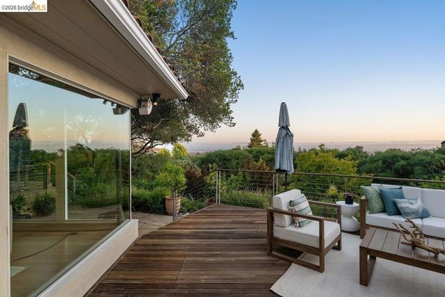 12131 Skyline Blvd, Oakland, CA 94619