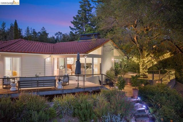 12131 Skyline Blvd, Oakland, CA 94619