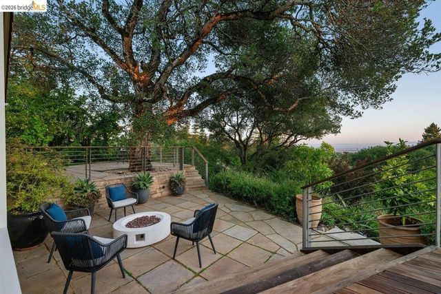 12131 Skyline Blvd, Oakland, CA 94619