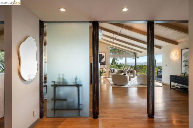 12131 Skyline Blvd, Oakland, CA 94619