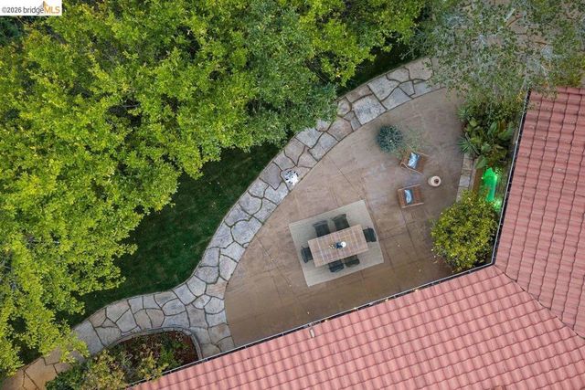 12131 Skyline Blvd, Oakland, CA 94619