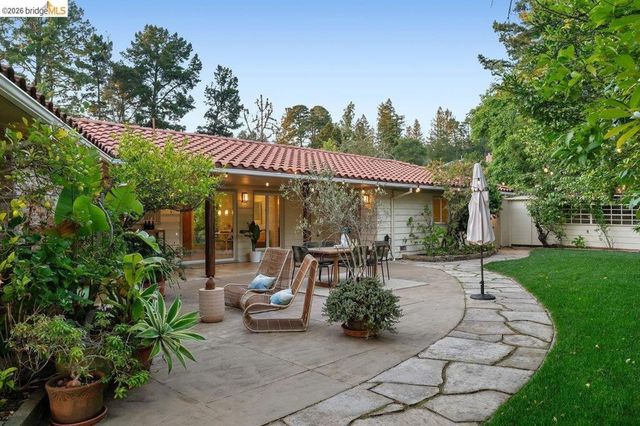 12131 Skyline Blvd, Oakland, CA 94619