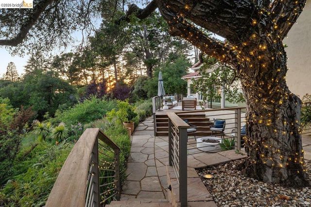 12131 Skyline Blvd, Oakland, CA 94619