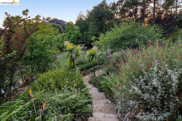 12131 Skyline Blvd, Oakland, CA 94619