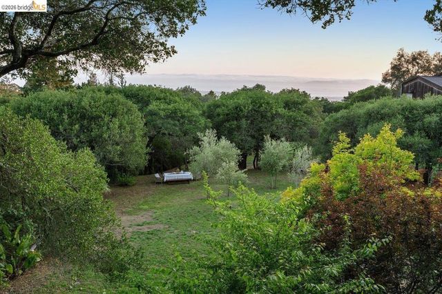 12131 Skyline Blvd, Oakland, CA 94619