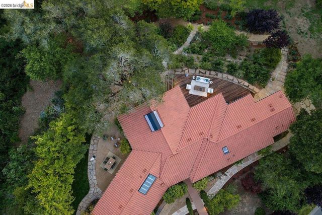 12131 Skyline Blvd, Oakland, CA 94619