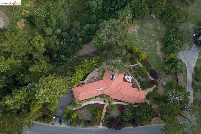 12131 Skyline Blvd, Oakland, CA 94619