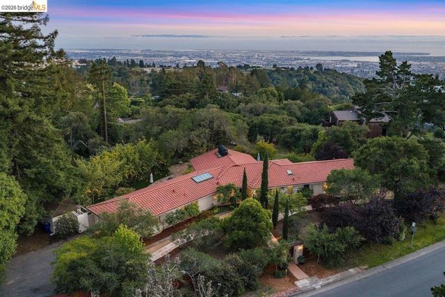 12131 Skyline Blvd, Oakland, CA 94619