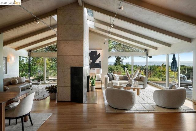 12131 Skyline Blvd, Oakland, CA 94619