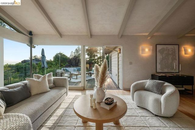 12131 Skyline Blvd, Oakland, CA 94619