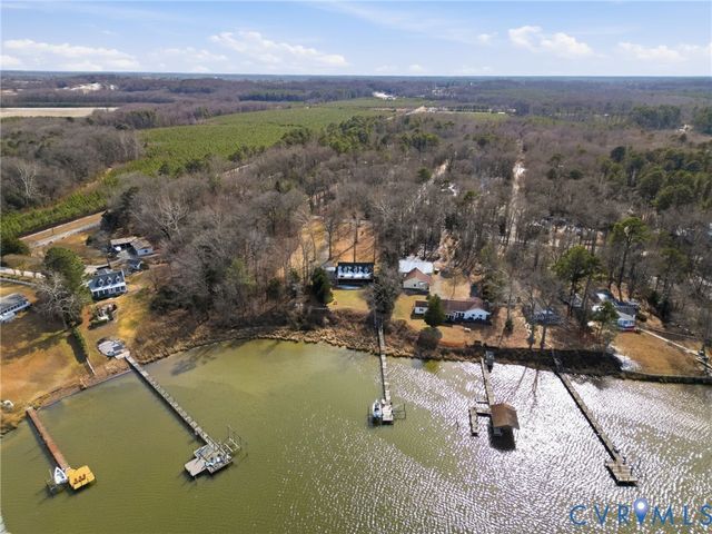 82 Westmoreland Blvd, Hague, VA 22469