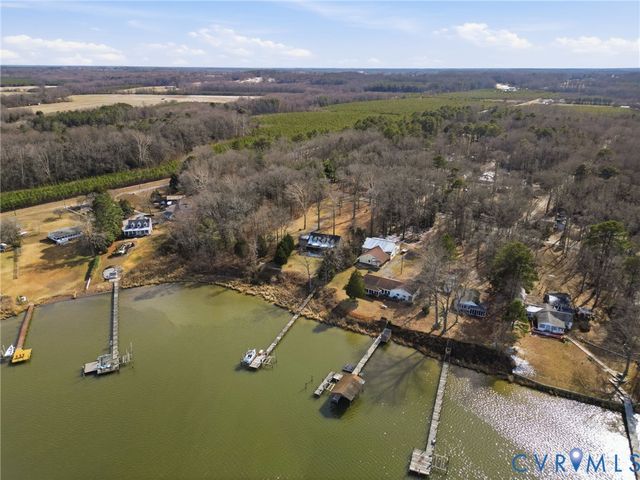 82 Westmoreland Blvd, Hague, VA 22469