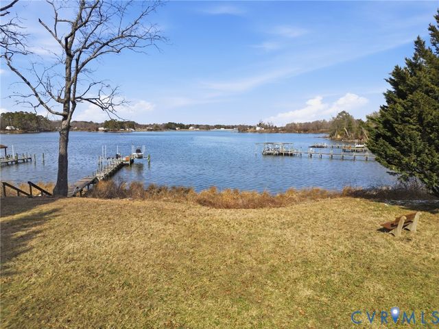 82 Westmoreland Blvd, Hague, VA 22469