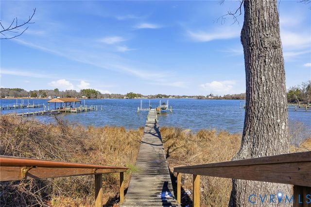 82 Westmoreland Blvd, Hague, VA 22469