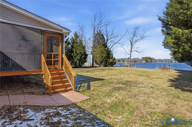 82 Westmoreland Blvd, Hague, VA 22469