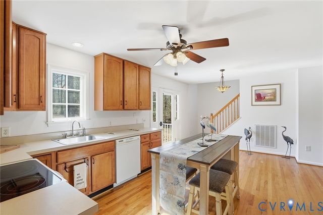 82 Westmoreland Blvd, Hague, VA 22469