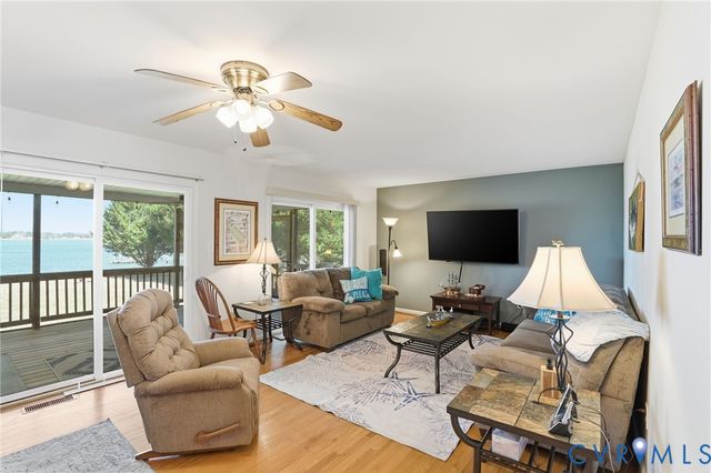 82 Westmoreland Blvd, Hague, VA 22469