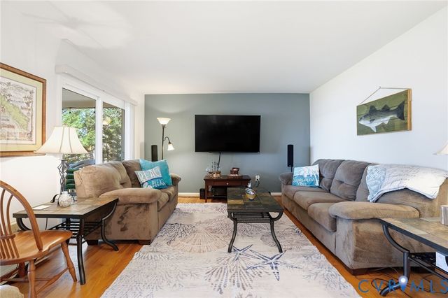 82 Westmoreland Blvd, Hague, VA 22469