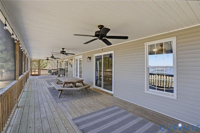 82 Westmoreland Blvd, Hague, VA 22469