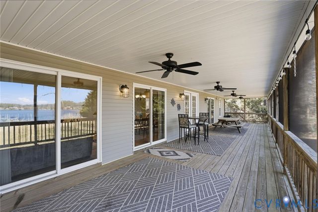 82 Westmoreland Blvd, Hague, VA 22469