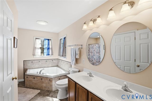 82 Westmoreland Blvd, Hague, VA 22469