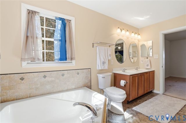 82 Westmoreland Blvd, Hague, VA 22469