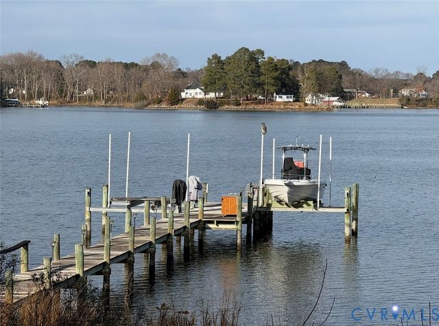 82 Westmoreland Blvd, Hague, VA 22469