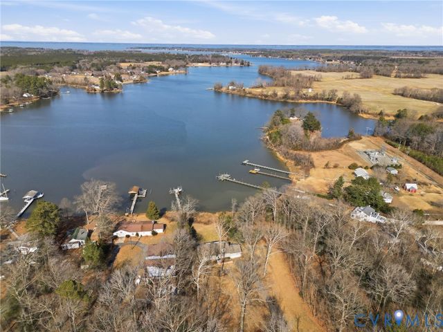 82 Westmoreland Blvd, Hague, VA 22469