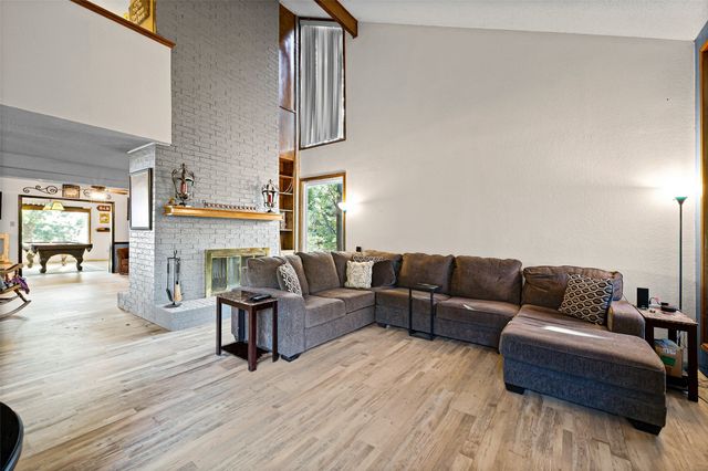 1612 Lakecrest Circle, Granbury, TX 76048