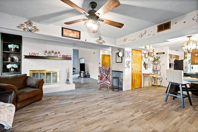 1612 Lakecrest Circle, Granbury, TX 76048