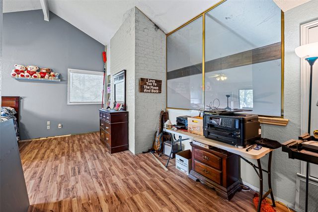 1612 Lakecrest Circle, Granbury, TX 76048