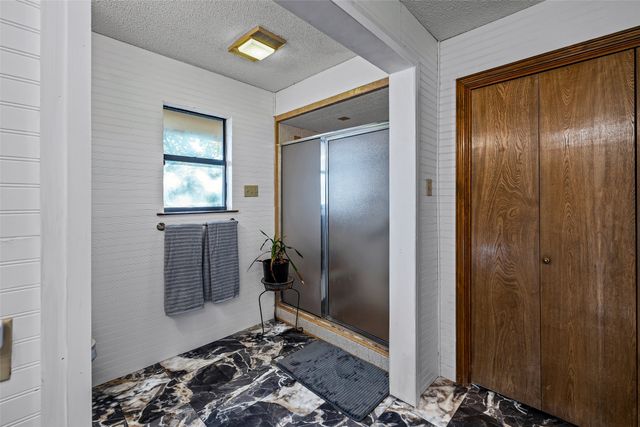 1612 Lakecrest Circle, Granbury, TX 76048