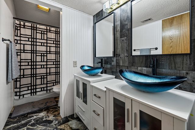 1612 Lakecrest Circle, Granbury, TX 76048