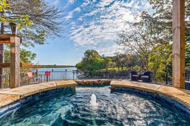 1612 Lakecrest Circle, Granbury, TX 76048