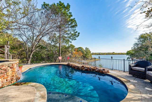 1612 Lakecrest Circle, Granbury, TX 76048