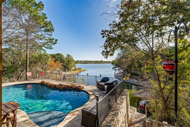 1612 Lakecrest Circle, Granbury, TX 76048