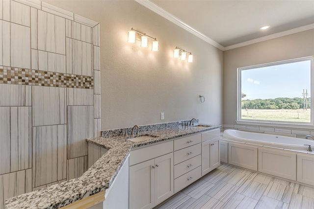1014 Gonzollas Road, Springtown, TX 76082
