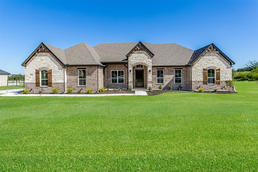 1014 Gonzollas Road, Springtown, TX 76082