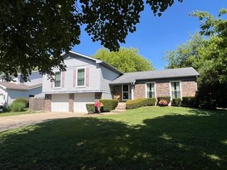 821 Blue Mound Drive, Crystal Lake, IL 60014